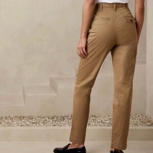 BANANA REPUBLIC High-Rise Authentic Chino, Khaki, Size 8